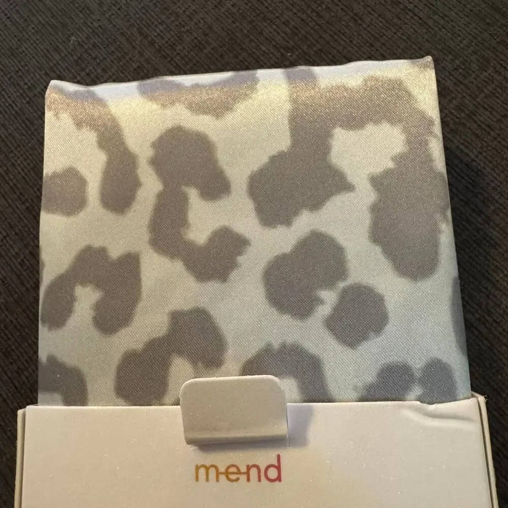 Mend Soft and silky satin pillowcase for healthy hair and skin Queen Size